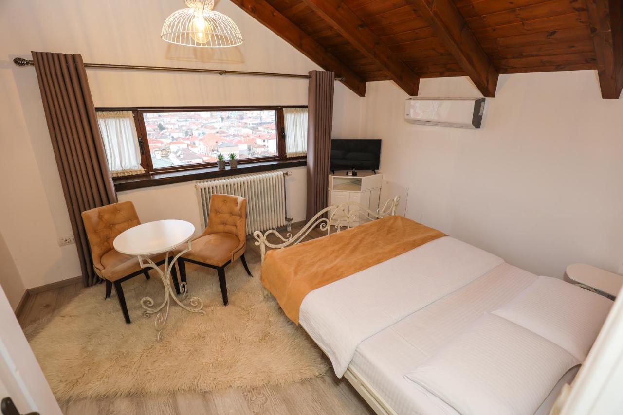Bujtina Oxhaku Hotel Korce Exterior photo