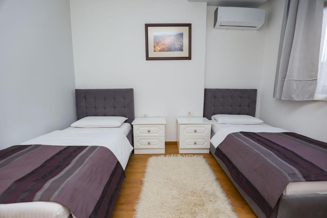 Bujtina Oxhaku Hotel Korce Exterior photo